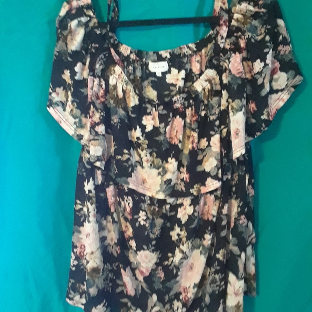 Blouse with Straps & Elastic on the Waistline.